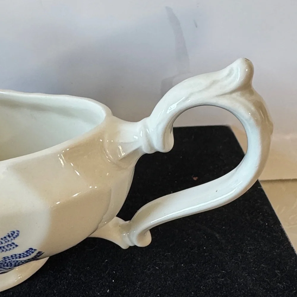 Vintage Churchill Blue Willow gravy boat.